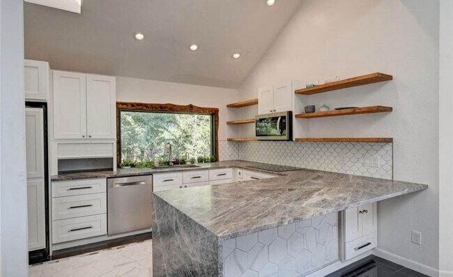 Building Photo - LUX 4BD, 3BA Genesee Mountain Home with 2-...