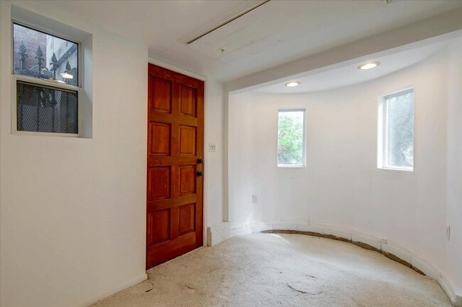 Building Photo - 8527 Wonderland Ave