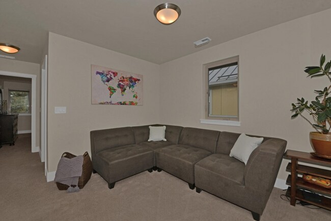 Building Photo - Beautiful 3 Bed/2.5 Bath Home in NW Bend - Via Cambria
