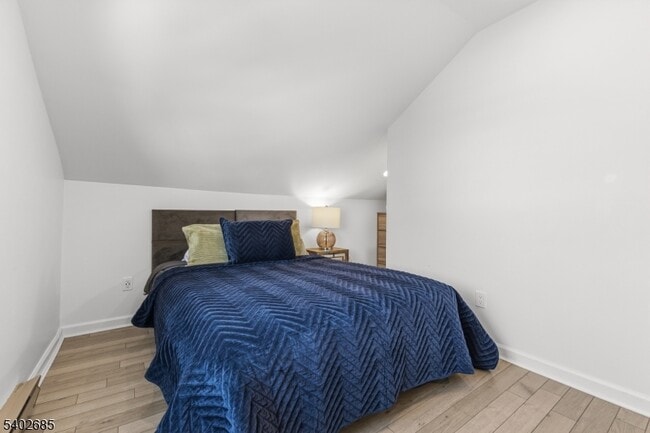 Building Photo - 48 Hobart Pl