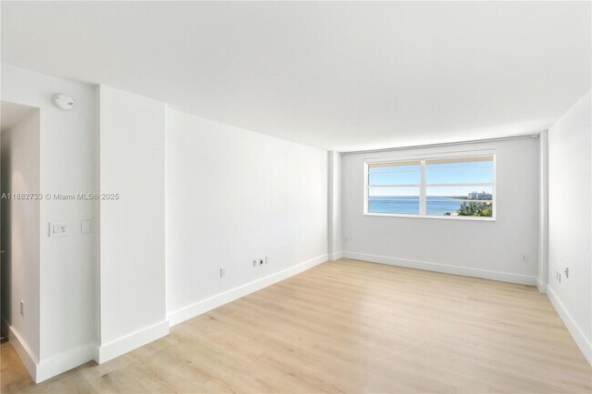 Building Photo - 177 Ocean Ln Dr
