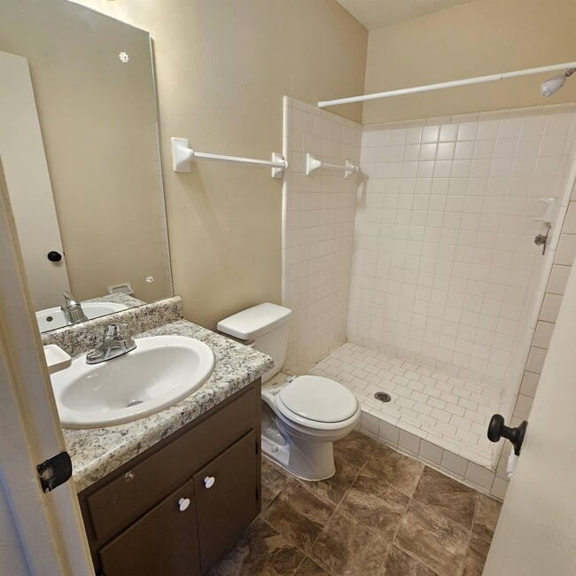 Building Photo - 3701 Donovan Dr