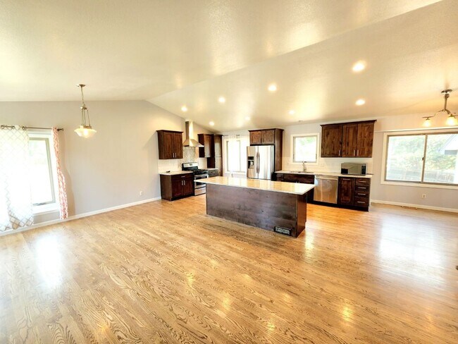 Building Photo - Gorgeous Westminster home in the highly desirable Green Knolls community with a 3-car garage & sp...