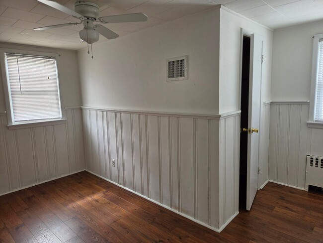 Building Photo - 116 Greenlawn Ave