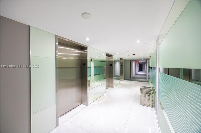 Building Photo - 20379 W Country Club Dr