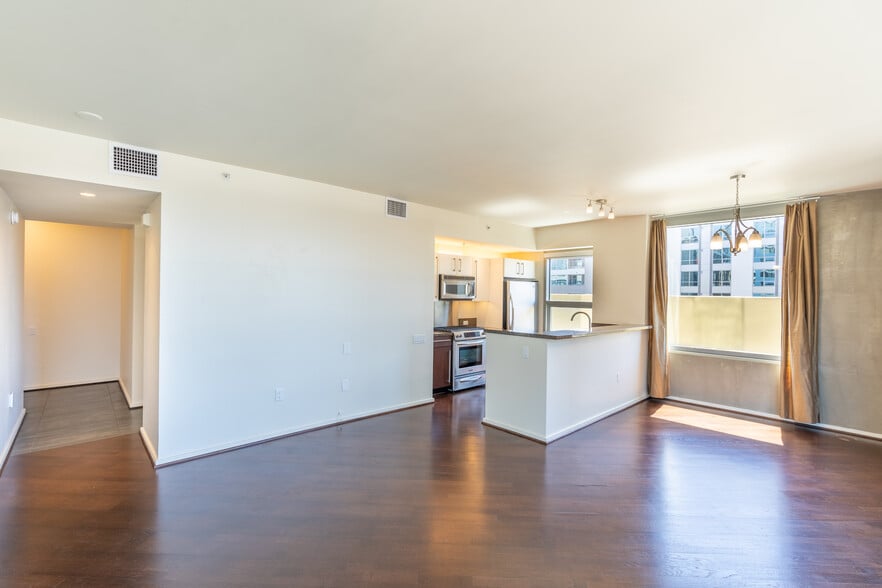 Open kitchen floorplan - 321 10th Ave
