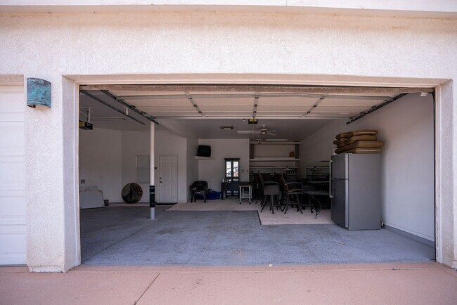 Building Photo - 2320 Snead Dr