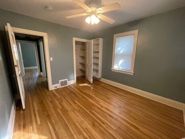 Building Photo - Incredible Lake Views-Spacious 6 Bedroom Home