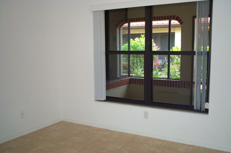 Building Photo - 2009 Pine Isle Ln