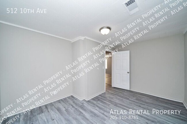 Building Photo - 512 10th Ave