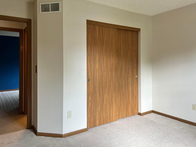 Building Photo - 758 N Starr Dr