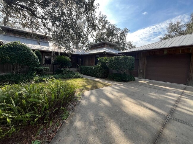 Building Photo - 1741 Camp South Moon Rd