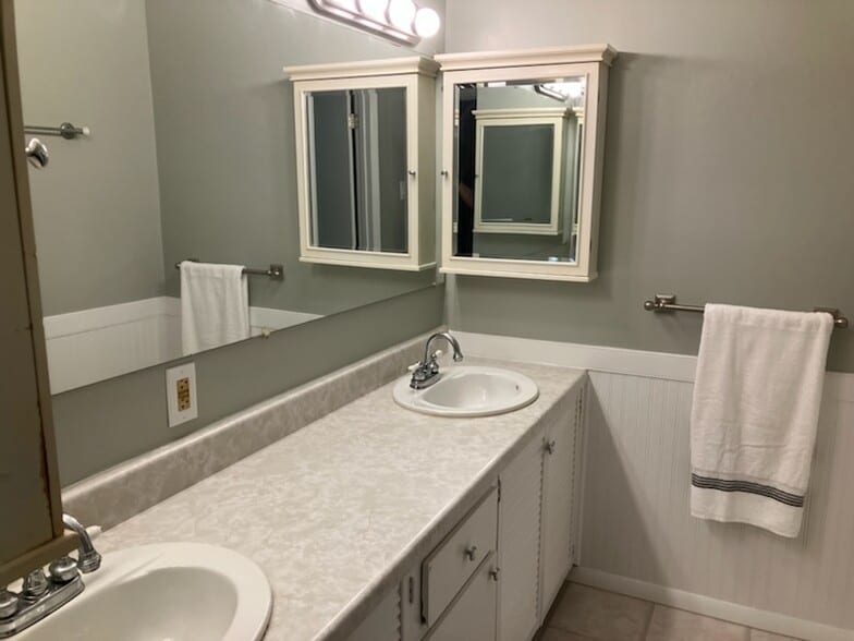 Double Vanity - 11775 N Briar Patch Dr