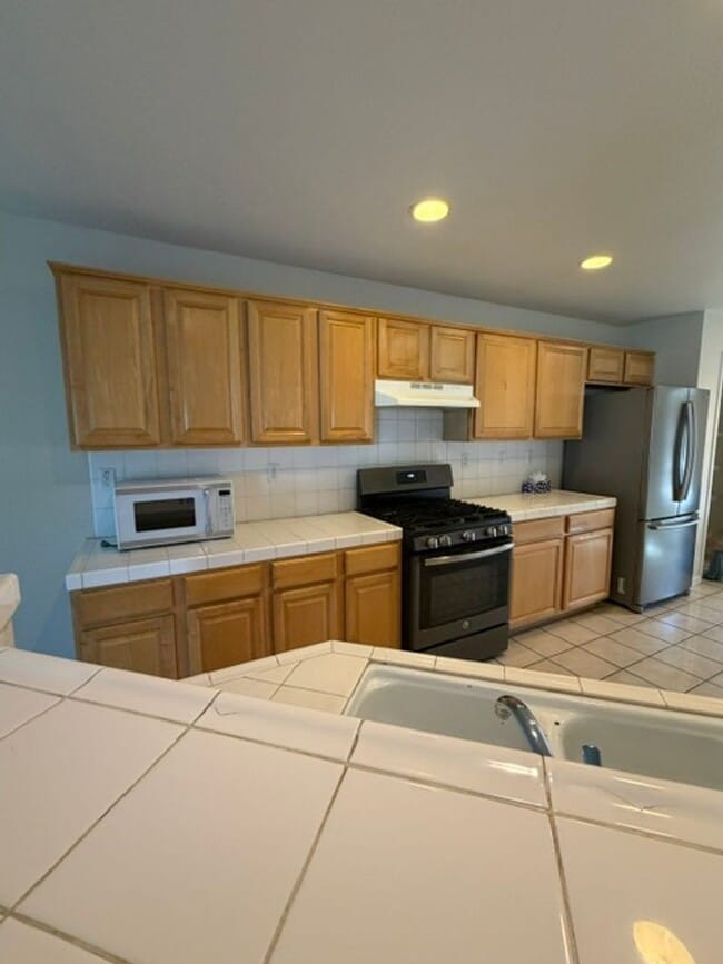 Building Photo - REDUCED!! 4 Bedroom, 2.5 Bath Home For Rent