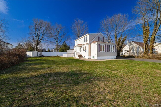 Building Photo - 1558 9th St