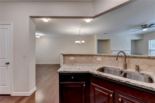 Building Photo - 2152 Greencrest Cir