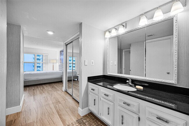 Building Photo - 3900 Galt Ocean Dr