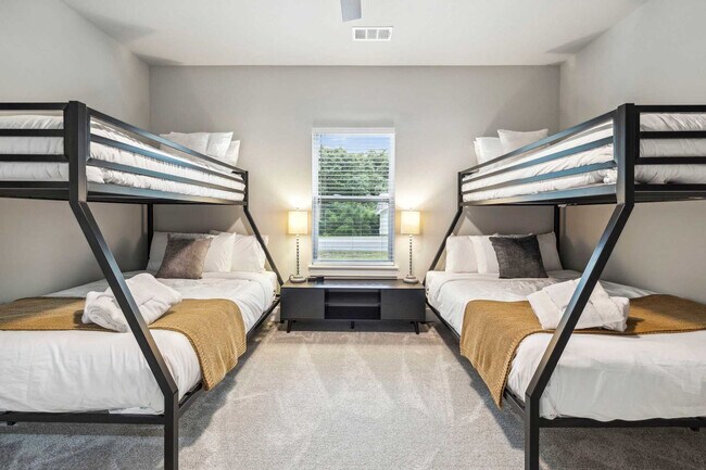 Building Photo - 10 Granshire Dr