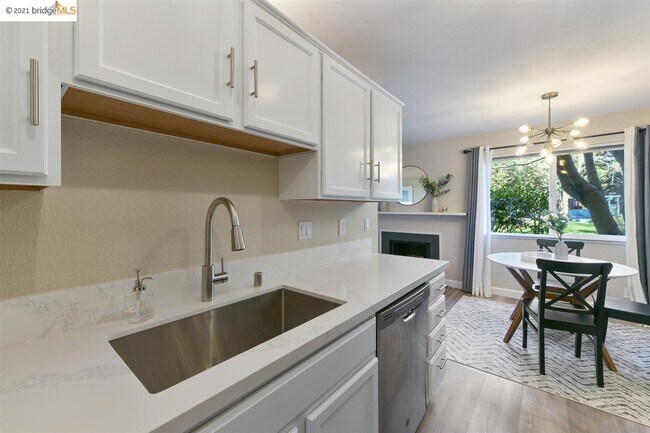 Building Photo - 18 Emery Bay Dr