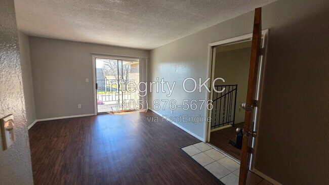 Building Photo - 3907 N Rockwell Ave