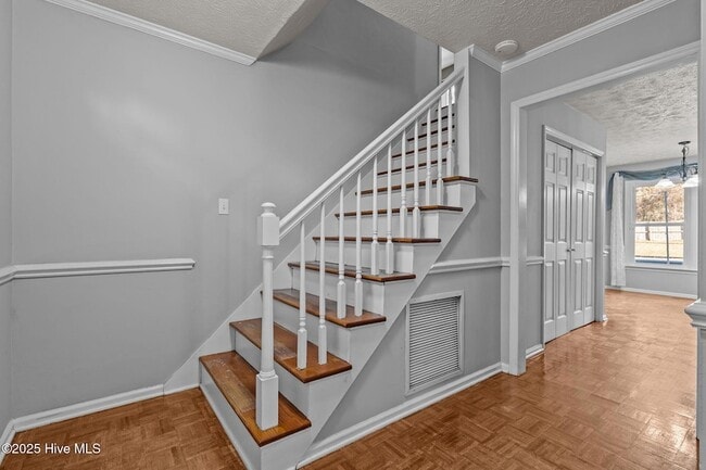 Building Photo - 215 Canterbury Rd