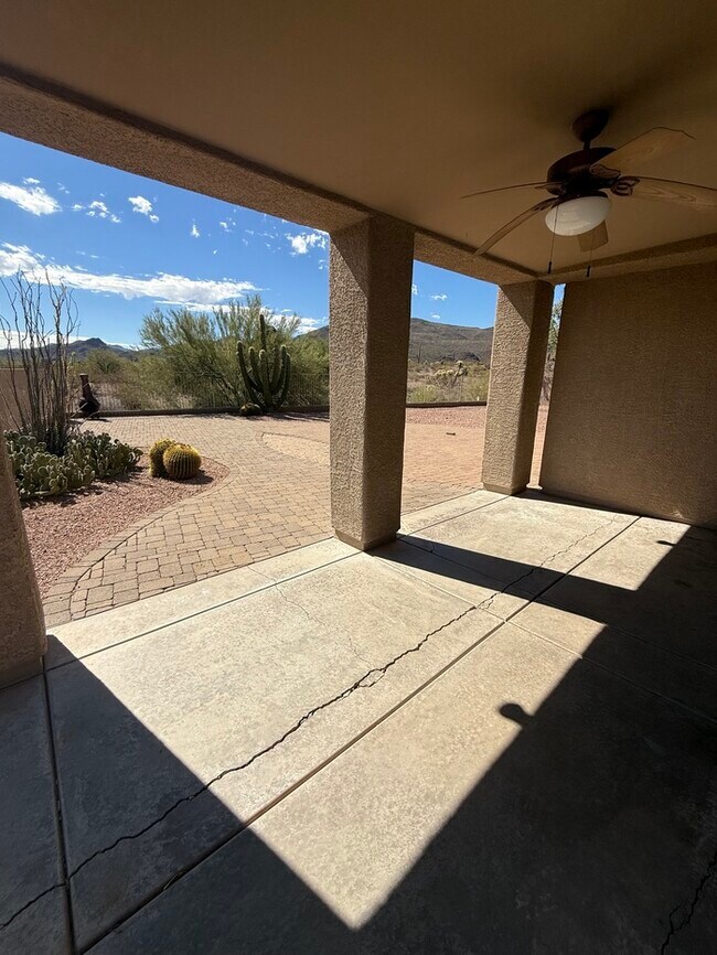 Building Photo - HOUSE FOR RENT