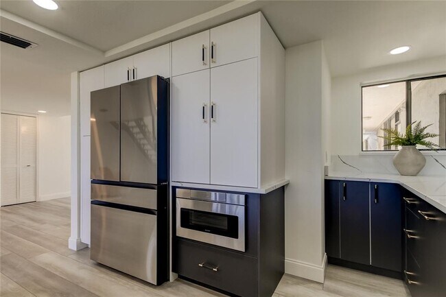 Building Photo - 500 N Osceola Ave