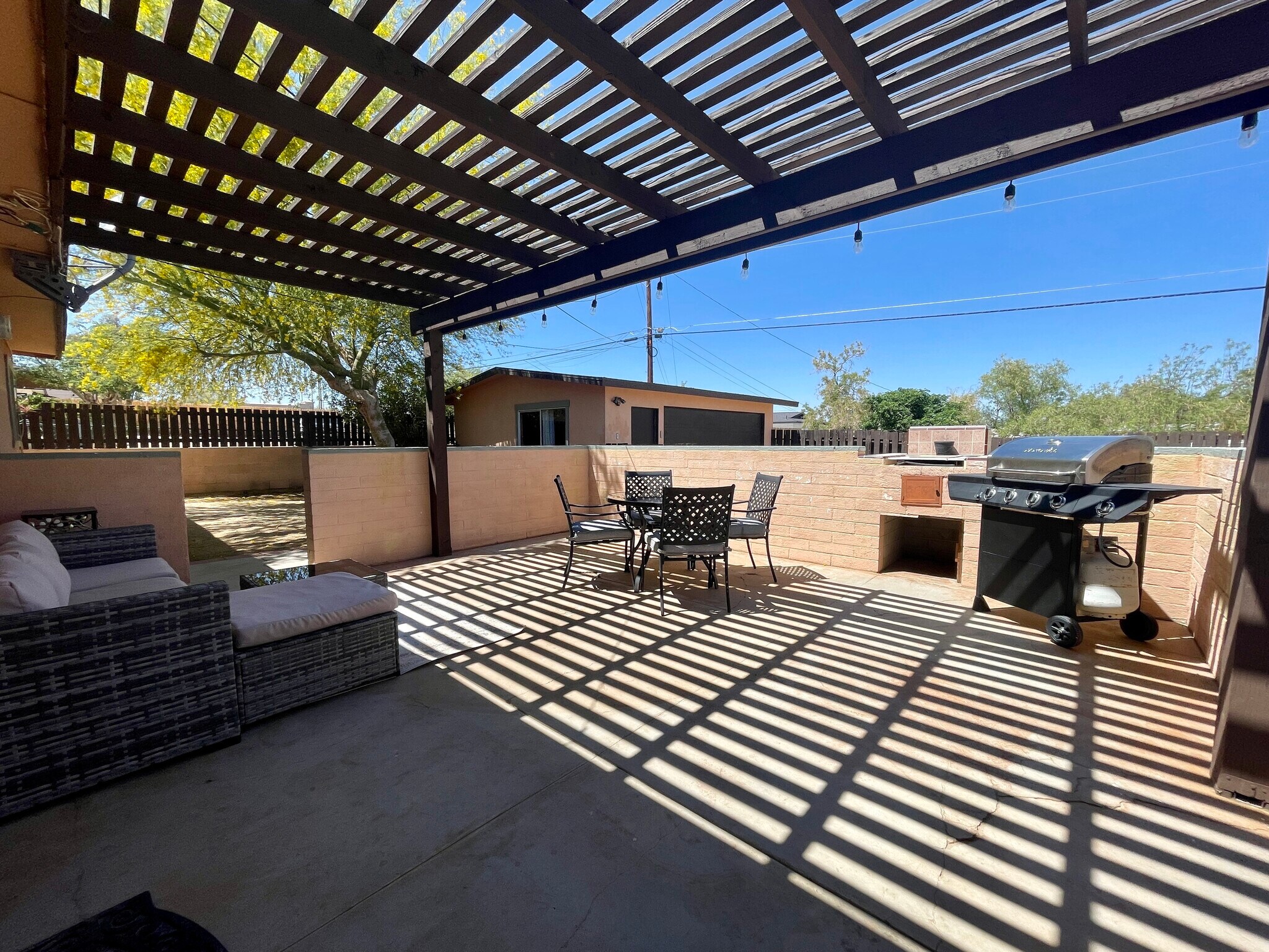 Building Photo - 71590 Juanita Dr