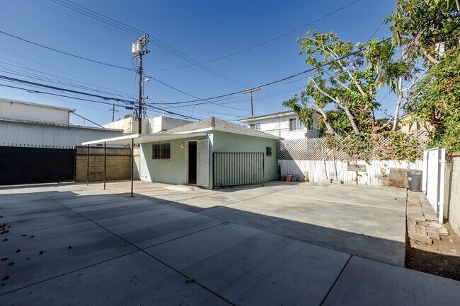 Building Photo - Charming 3-Bedroom Home in Cheviot Hills –...