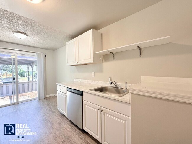 Building Photo - 1408-1414 Josephine Ct SE