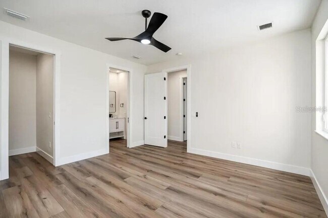 Building Photo - Bold Contemporary Sarasota Luxury Home. 4 Beds/ 4 Baths. Private Pool and Summer Grill.