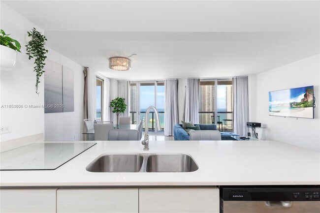 Primary Photo - 2600 E Hallandale Beach Blvd