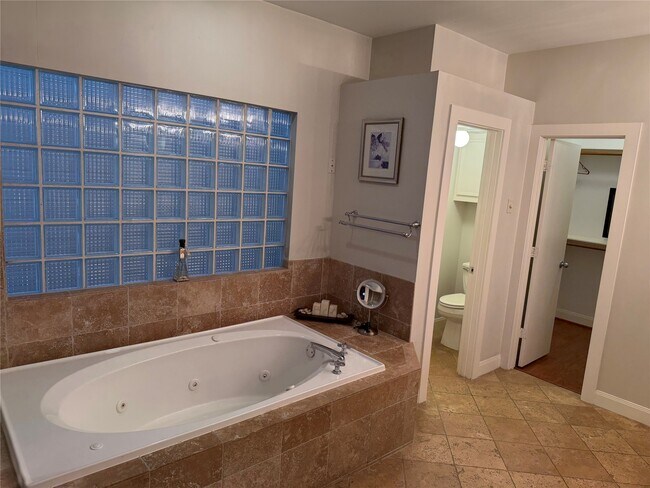 Building Photo - 9833 Marlink