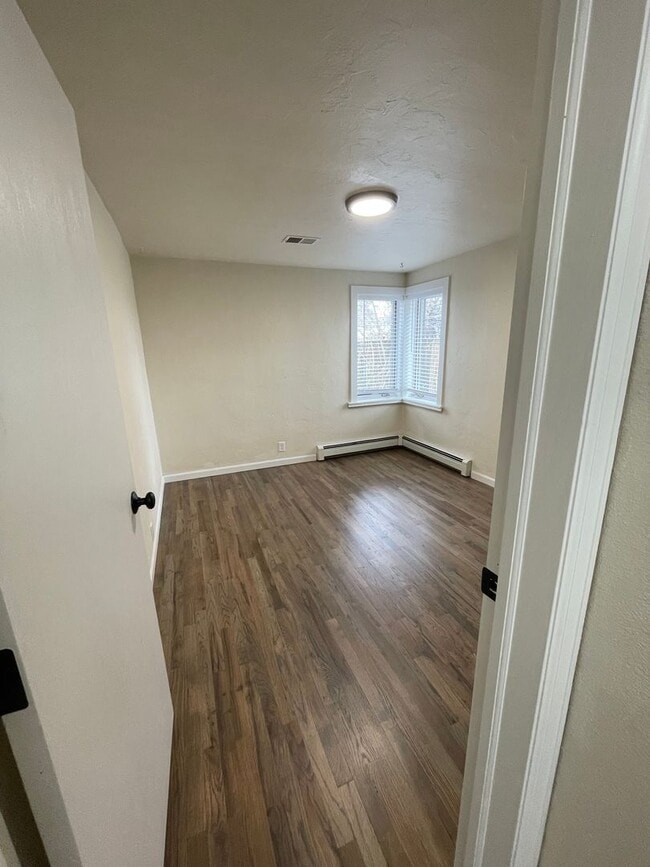 Building Photo - STUDENTS WELCOME! Spacious 3-Bedroom / 1-Bath Duplex w/ Fenced Backyard