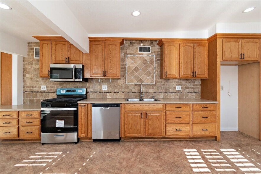 Building Photo - 4270 Woodward Ave