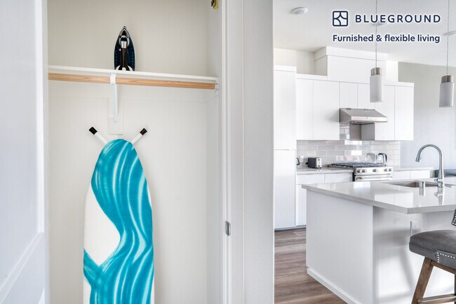 Building Photo - 3578 Rambla Pl