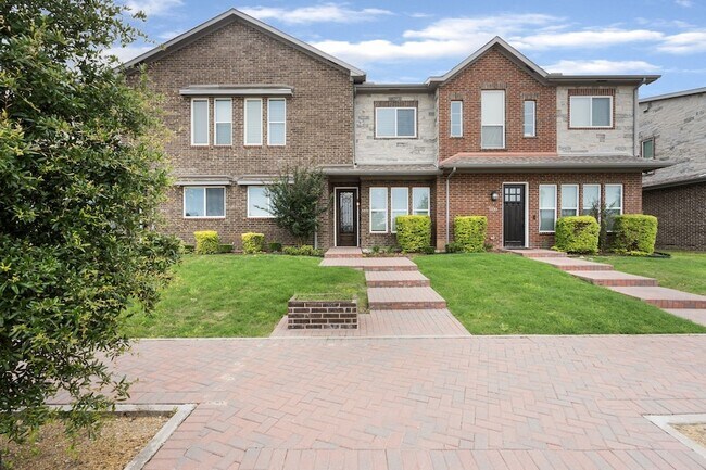 Building Photo - 5871 Rivendell Dr