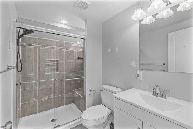 Building Photo - 545 Nassau Ave