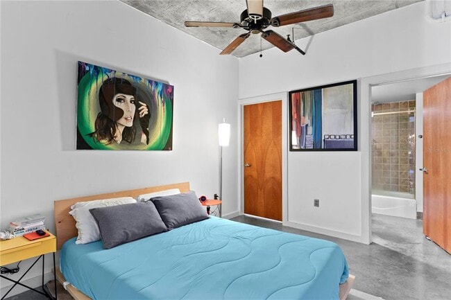 Building Photo - 1212 E Whiting St