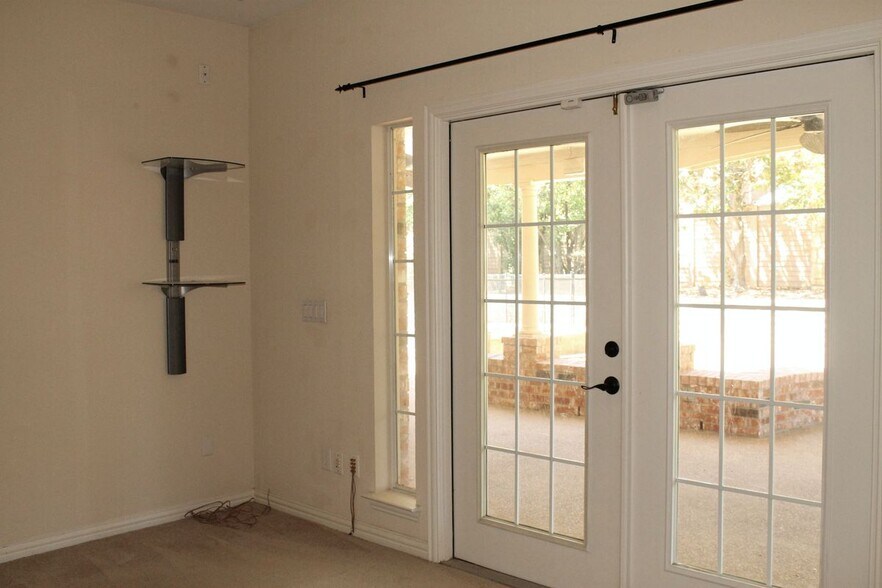 Building Photo - 2719 Hidden Lake Dr