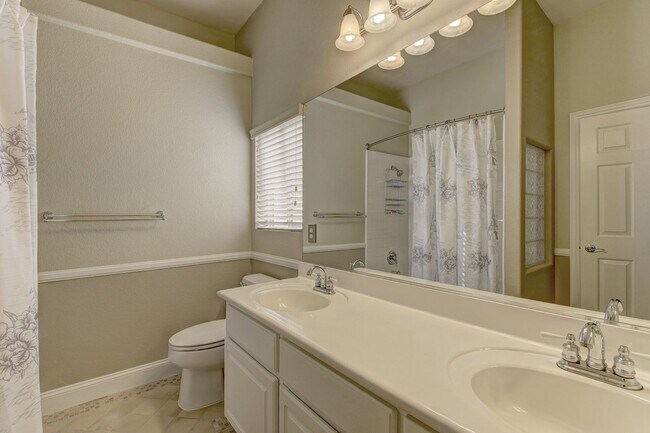 Building Photo - 5 bed / 3 bath / 3 car with Pool & Spa