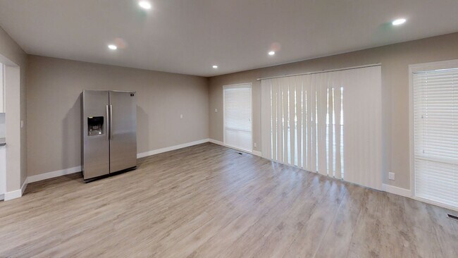 Building Photo - 6BD/2.5BA, Amazing Yard!