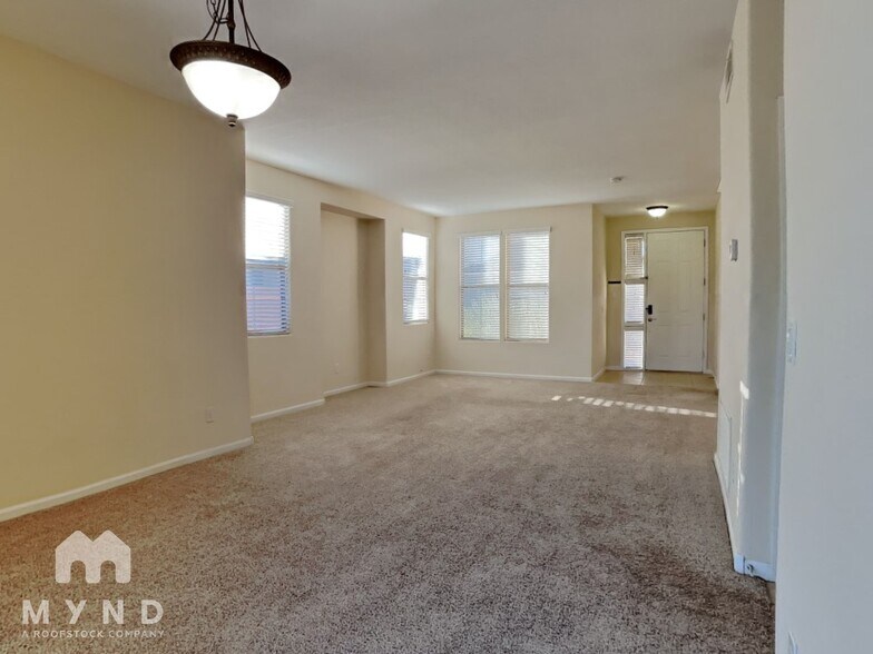 Building Photo - 13514 W Cypress St