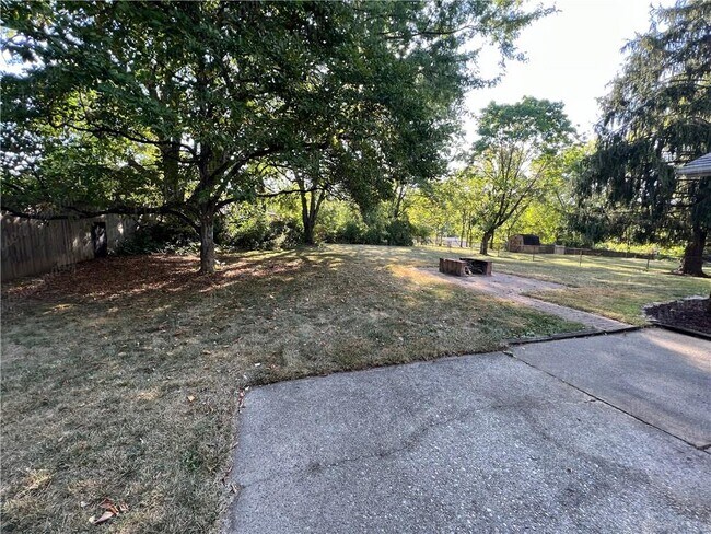 Building Photo - 170 Pinecone Ln