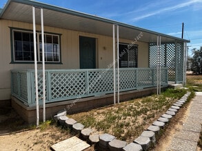 Building Photo - Quite Country Living