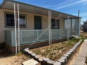 Building Photo - Quite Country Living