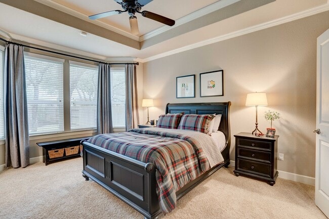 Building Photo - Beautiful 4 Bedroom, 3.5 Bathroom Home with Garage & Private Backyard