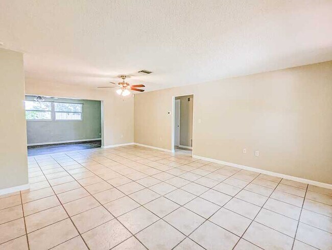 Building Photo - 2186 Greenbriar Blvd
