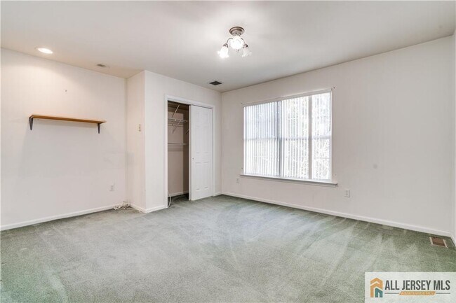 Building Photo - 9 E Burgess Dr