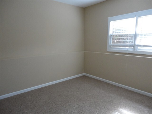Building Photo - 2822 Quince Ln NW